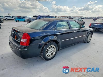 Trzecie zdjęcie samochodu z tyłu: 2010 CHRYSLER 300 TOURING VIN:2C3CA5CV4AH326562 - miniatura