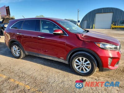Czwarte zdjęcie samochodu z boku: 2019 KIA SORENTO LX VIN:5XYPGDA38KG506019 - miniatura
