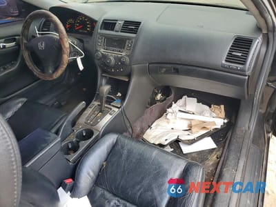 Zdjęcie 8 z 12 samochodu: 2006 HONDA ACCORD EX VIN:1HGCM72666A003209 - miniatura
