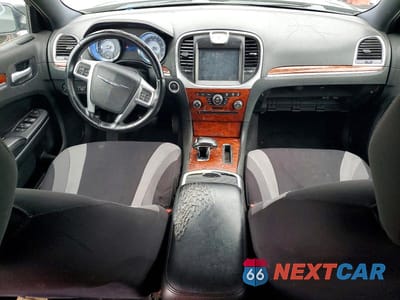 Zdjęcie 8 z 11 samochodu: 2012 CHRYSLER 300 VIN:2C3CCAAG3CH261438 - miniatura