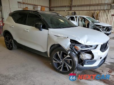 Czwarte zdjęcie samochodu z boku: 2019 VOLVO XC40 T5 MOMENTUM VIN:YV4162XZ0K2004475 - miniatura