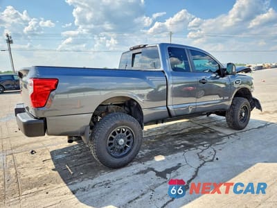 Trzecie zdjęcie samochodu z tyłu: 2018 NISSAN TITAN XD S VIN:1N6AA1C34JN501746 - miniatura