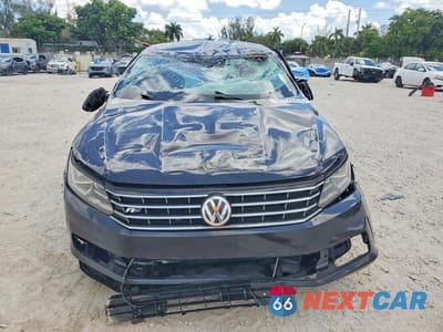 Piąte zdjęcie samochodu w środku: 2018 VOLKSWAGEN PASSAT S VIN:1VWAA7A30JC026632 - miniatura