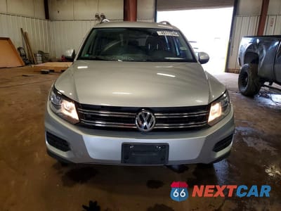Piąte zdjęcie samochodu w środku: 2016 VOLKSWAGEN TIGUAN S VIN:WVGAV7AX4GW548760 - miniatura
