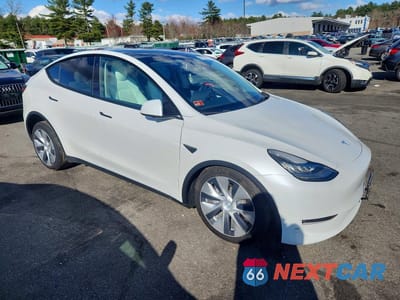 Czwarte zdjęcie samochodu z boku: 2021 TESLA MODEL Y VIN:5YJYGDEE8MF195895 - miniatura