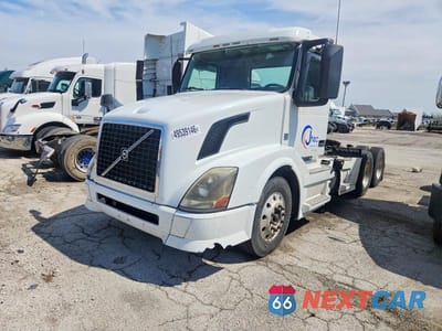 Drugie zdjęcie samochodu z przodu: 2016 VOLVO VNL SEMI TRUCK VIN:4V4NC9EG1GN974790 - miniatura