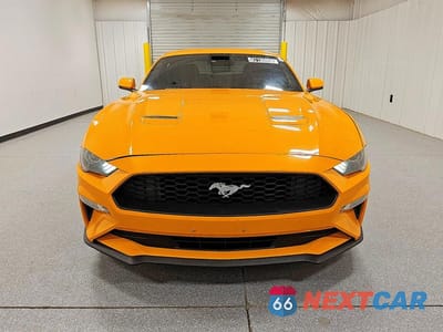 Piąte zdjęcie samochodu w środku: 2019 FORD MUSTANG VIN:1FA6P8TH6K5186497 - miniatura
