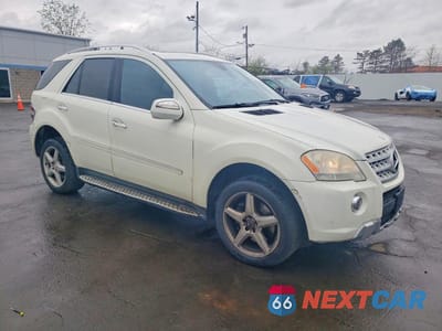 Czwarte zdjęcie samochodu z boku: 2009 MERCEDES-BENZ ML 550 VIN:4JGBB72E59A445681 - miniatura