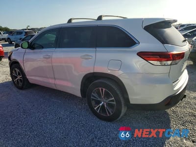 Drugie zdjęcie samochodu z przodu: 2018 TOYOTA HIGHLANDER LE VIN:5TDZARFH1JS034436 - miniatura
