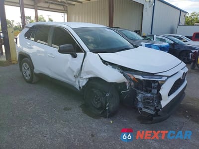Czwarte zdjęcie samochodu z boku: 2025 TOYOTA RAV4 LE VIN:2T3H1RFV6SC359358 - miniatura