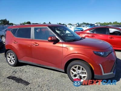 Czwarte zdjęcie samochodu z boku: 2023 KIA SOUL LX VIN:KNDJ23AU5P7875044 - miniatura