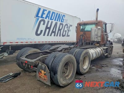 Czwarte zdjęcie samochodu z boku: 2013 MACK CXU613 SEMI TRUCK VIN:1M1AW02Y7DM034778 - miniatura