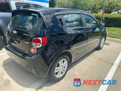 Czwarte zdjęcie samochodu z boku: 2012 CHEVROLET SONIC LT VIN:1G1JD6SB5C4189714 - miniatura
