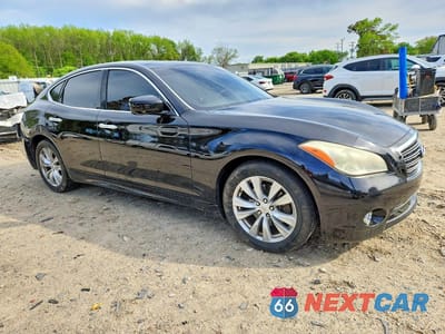 Czwarte zdjęcie samochodu z boku: 2011 INFINITI M56 BASE VIN:JN1AY1AP0BM520082 - miniatura