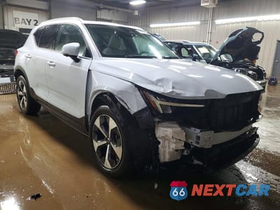 Czwarte zdjęcie samochodu z boku: 2024 VOLVO XC40 PLUS VIN:YV4L12UE1R2295782 - miniatura