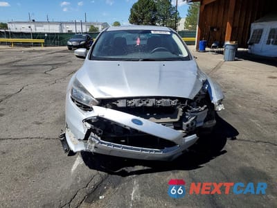 Piąte zdjęcie samochodu w środku: 2017 FORD FOCUS SEL VIN:1FADP3H28HL258013 - miniatura