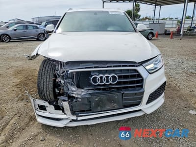 Piąte zdjęcie samochodu w środku: 2018 AUDI Q3 PREMIUM VIN:WA1BCCFS6JR033585 - miniatura