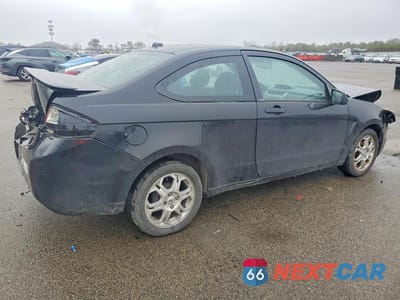 Trzecie zdjęcie samochodu z tyłu: 2010 FORD FOCUS SE VIN:1FAHP3CN9AW116776 - miniatura