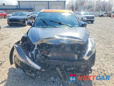 Piąte zdjęcie samochodu w środku: 2019 NISSAN KICKS S VIN:3N1CP5CU9KL532313 - miniatura