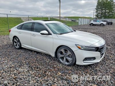 Czwarte zdjęcie samochodu z boku: 2018 HONDA ACCORD TOURING VIN:1HGCV1F9XJA107662 - miniatura