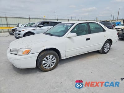 1998 TOYOTA CAMRY LE 4T1BG22K2WU359927 - główne zdjęcie licytacji z USA - miniatura