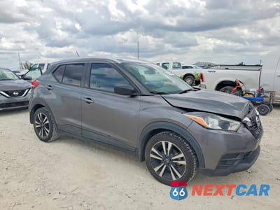 Czwarte zdjęcie samochodu z boku: 2018 NISSAN KICKS SV VIN:3N1CP5CU2JL535441 - miniatura