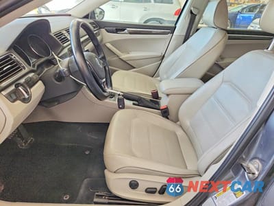 Zdjęcie 7 z 13 samochodu: 2017 VOLKSWAGEN PASSAT SE VIN:1VWGT7A37HC004755 - miniatura