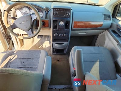 Zdjęcie 8 z 13 samochodu: 2008 CHRYSLER TOWN & COUNTRY LX VIN:2A8HR44H48R128168 - miniatura