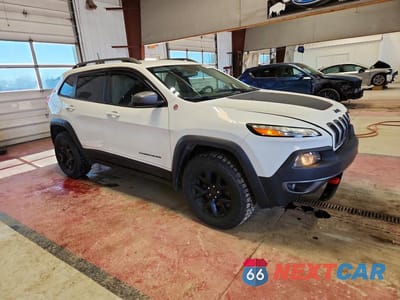 Czwarte zdjęcie samochodu z boku: 2016 JEEP CHEROKEE TRAILHAWK VIN:1C4PJMBS6GW334560 - miniatura