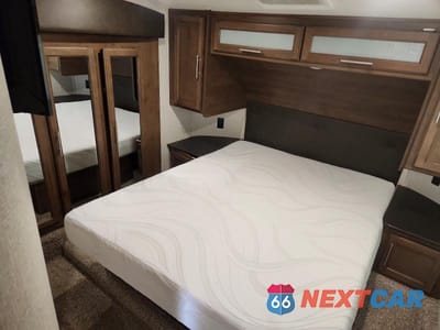 Piąte zdjęcie samochodu w środku: 2019 KEYSTONE COUGAR CAMPER VIN:4YDF25R21KV505781 - miniatura