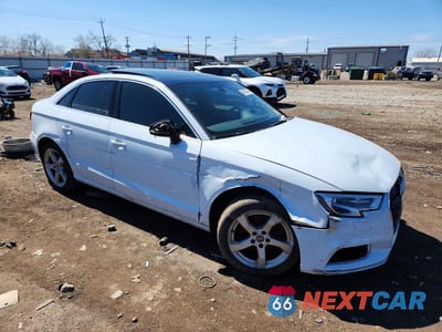 Czwarte zdjęcie samochodu z boku: 2019 AUDI A3 PREMIUM VIN:WAUAUGFF0KA076132 - miniatura