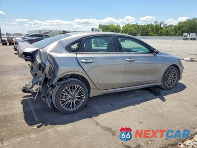 Trzecie zdjęcie samochodu z tyłu: 2024 KIA FORTE GT LINE VIN:3KPF54AD8RE801560 - miniatura