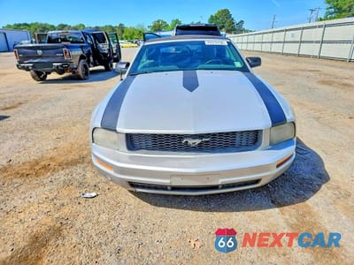 Piąte zdjęcie samochodu w środku: 2007 FORD MUSTANG VIN:1ZVFT84N975252197 - miniatura