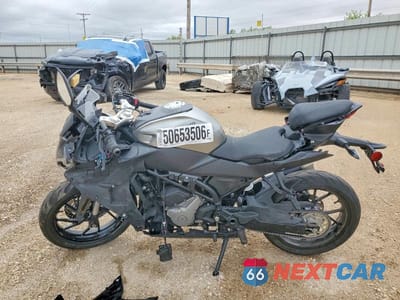 Trzecie zdjęcie samochodu z tyłu: 2025 CF MOTO 300SS VIN:LCEPDPL75S6002329 - miniatura