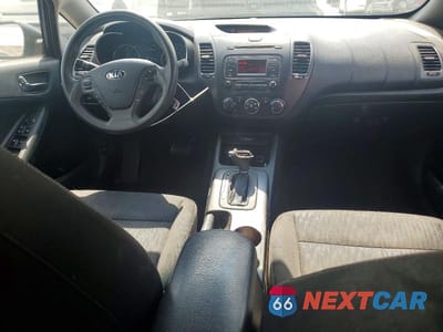 Zdjęcie 8 z 12 samochodu: 2016 KIA FORTE LX VIN:KNAFK4A63G5437466 - miniatura