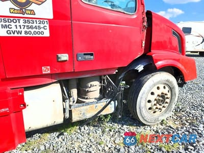 Zdjęcie 9 z 10 samochodu: 2015 VOLVO VNL SEMI TRUCK VIN:4V4NC9EJ4FN183258 - miniatura