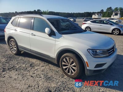 Czwarte zdjęcie samochodu z boku: 2019 VOLKSWAGEN TIGUAN S VIN:3VV1B7AX5KM078648 - miniatura