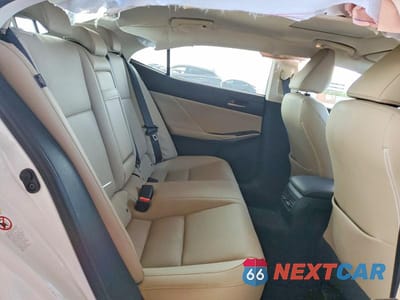 Zdjęcie 10 z 12 samochodu: 2017 LEXUS IS 300 VIN:JTHCM1D23H5020257 - miniatura