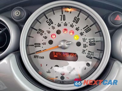 Zdjęcie 9 z 13 samochodu: 2002 MINI COOPER VIN:WMWRC33462TC32585 - miniatura