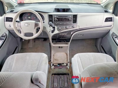 Zdjęcie 8 z 14 samochodu: 2011 TOYOTA SIENNA LE 8-PASSENGER VIN:5TDKK3DCXBS131493 - miniatura