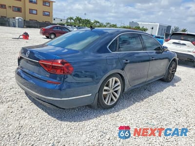 Trzecie zdjęcie samochodu z tyłu: 2018 VOLKSWAGEN PASSAT SE VIN:1VWBA7A32JC018021 - miniatura