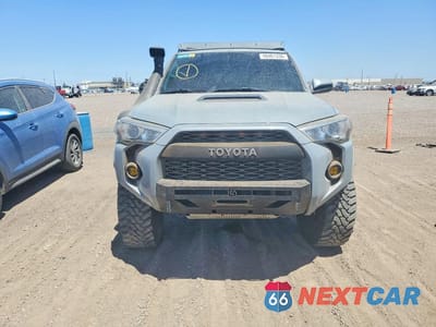 Piąte zdjęcie samochodu w środku: 2017 TOYOTA 4RUNNER TRD PRO VIN:JTEBU5JR3H5411796 - miniatura