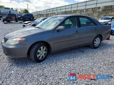 2003 TOYOTA CAMRY LE 4T1BE32K13U704985 - główne zdjęcie licytacji z USA - miniatura