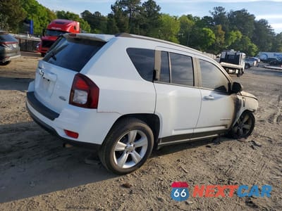 Trzecie zdjęcie samochodu z tyłu: 2016 JEEP COMPASS LATITUDE VIN:1C4NJCEB1GD599895 - miniatura