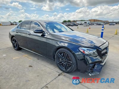 Czwarte zdjęcie samochodu z boku: 2018 MERCEDES-BENZ E 300 4MATIC VIN:WDDZF4KBXJA386066 - miniatura