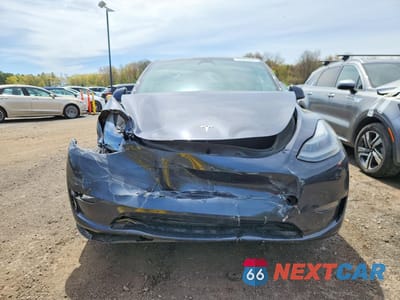 Piąte zdjęcie samochodu w środku: 2024 TESLA MODEL Y VIN:7SAYGDEE8RF160817 - miniatura