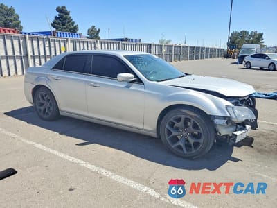 Czwarte zdjęcie samochodu z boku: 2022 CHRYSLER 300 S VIN:2C3CCABG7NH236401 - miniatura
