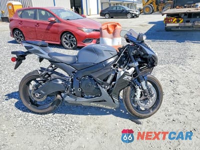 2025 SUZUKI GSX-R600 JS1GN7FA2S7100338 - główne zdjęcie licytacji z USA - miniatura