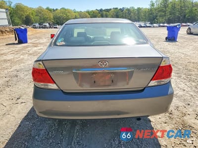Piąte zdjęcie samochodu w środku: 2005 TOYOTA CAMRY XLE VIN:4T1BE30K85U597861 - miniatura