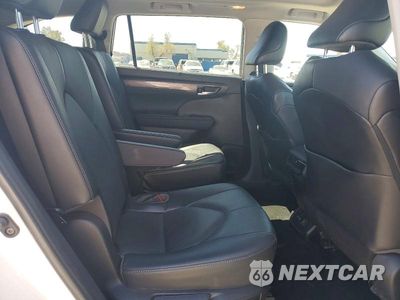 Zdjęcie 11 z 13 samochodu: 2022 TOYOTA HIGHLANDER VIN:5TDYZRAH2NS100834 - miniatura